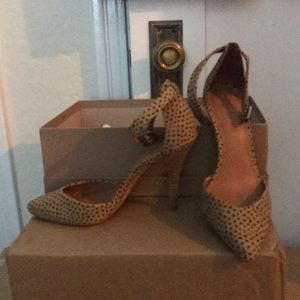 Maxewell pumps - never worn